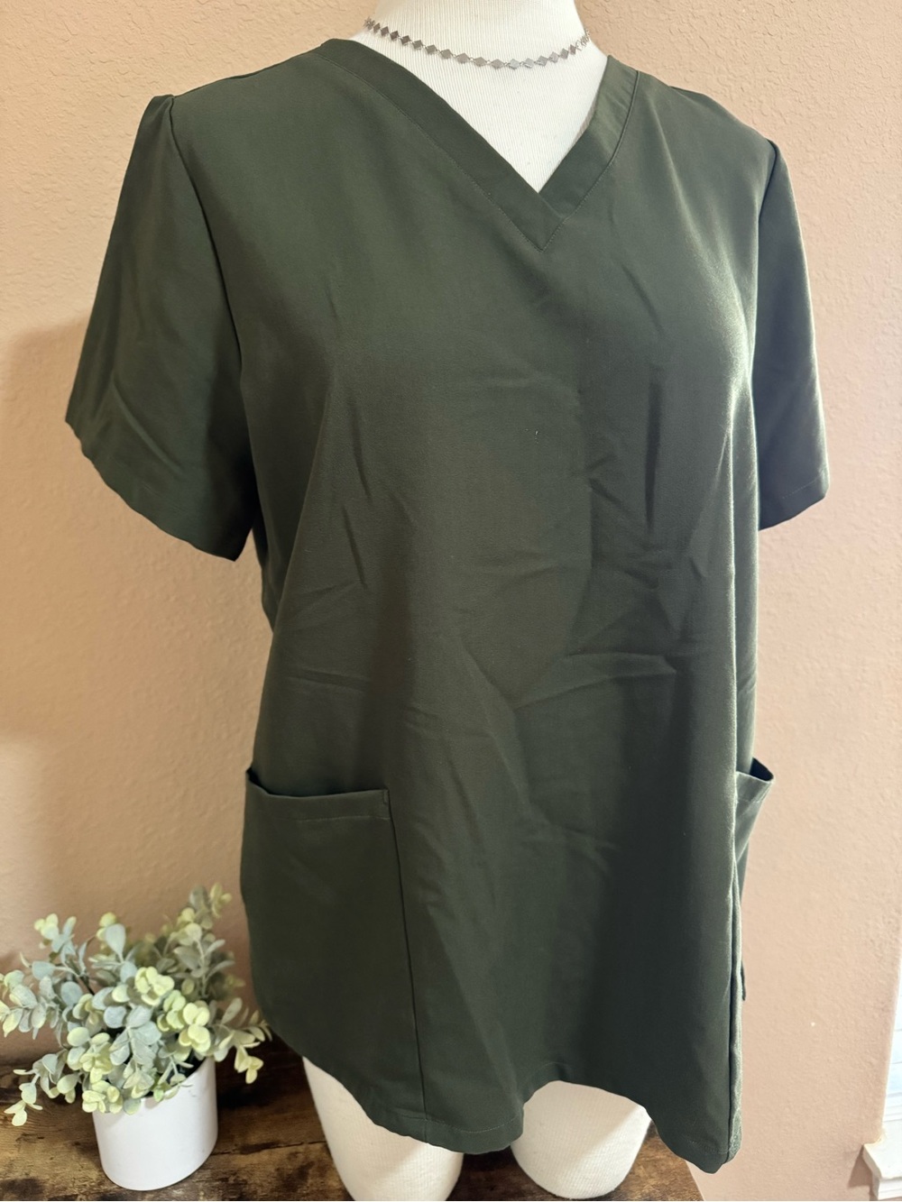 Olive V-Neck Short Sleeve Scrubs Top with Front Pockets